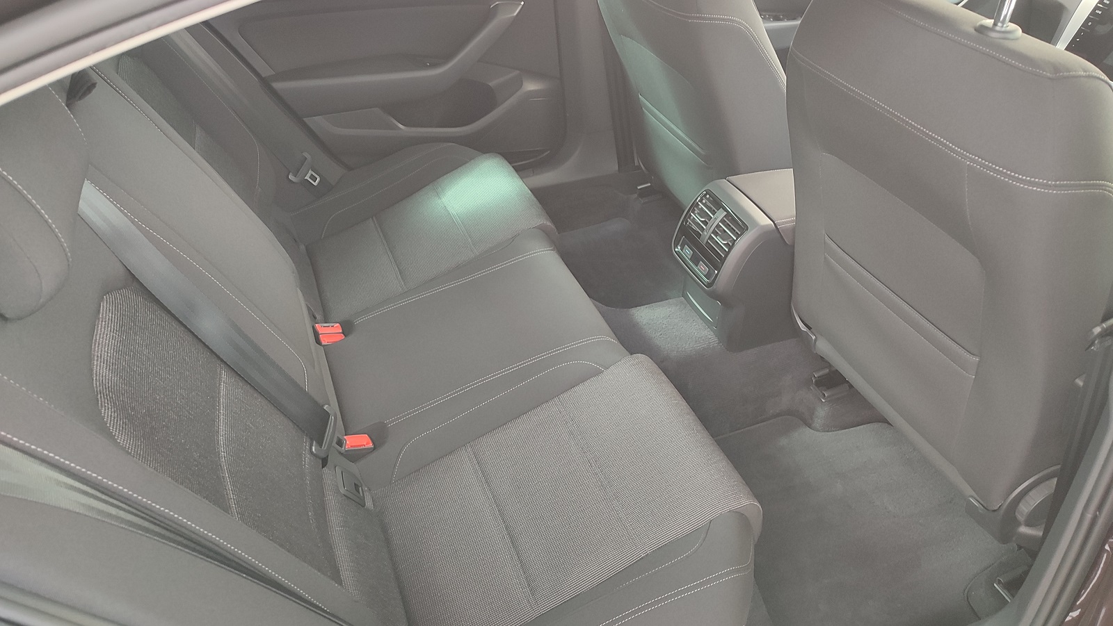 Volkswagen Passat TDI Advance DSG – Ocasión asiestos traseros