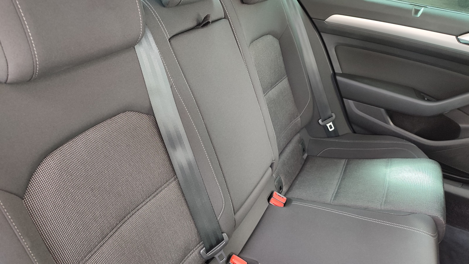 Volkswagen Passat TDI Advance DSG interior trasera