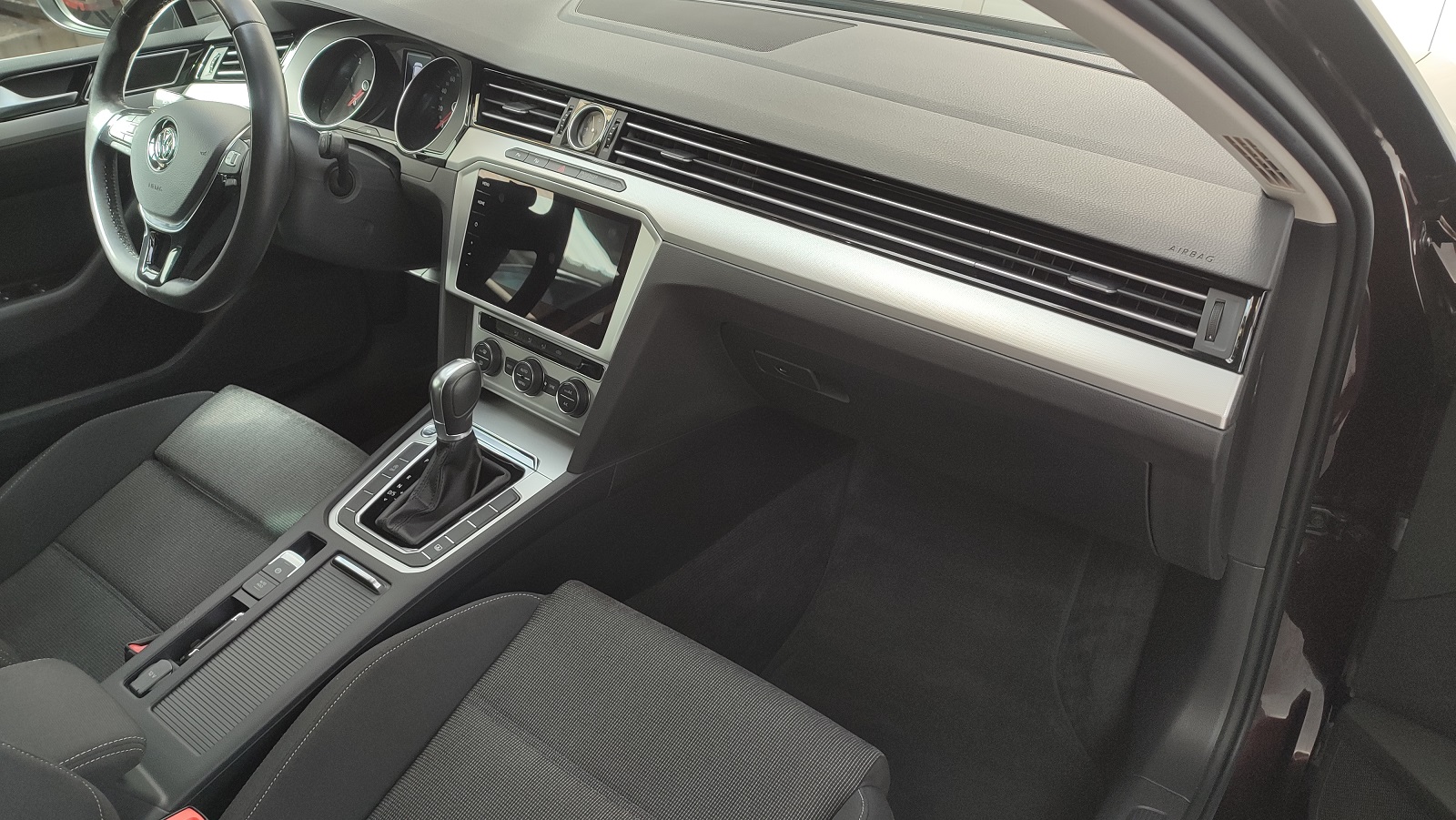 Volkswagen Passat TDI Advance DSG mandos vista acompañante