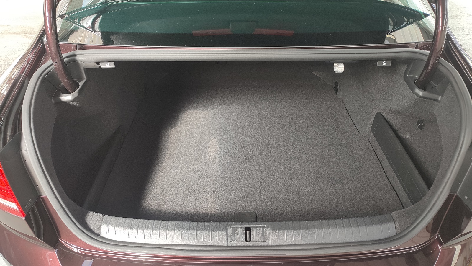 Volkswagen Passat TDI Advance DSG maletero