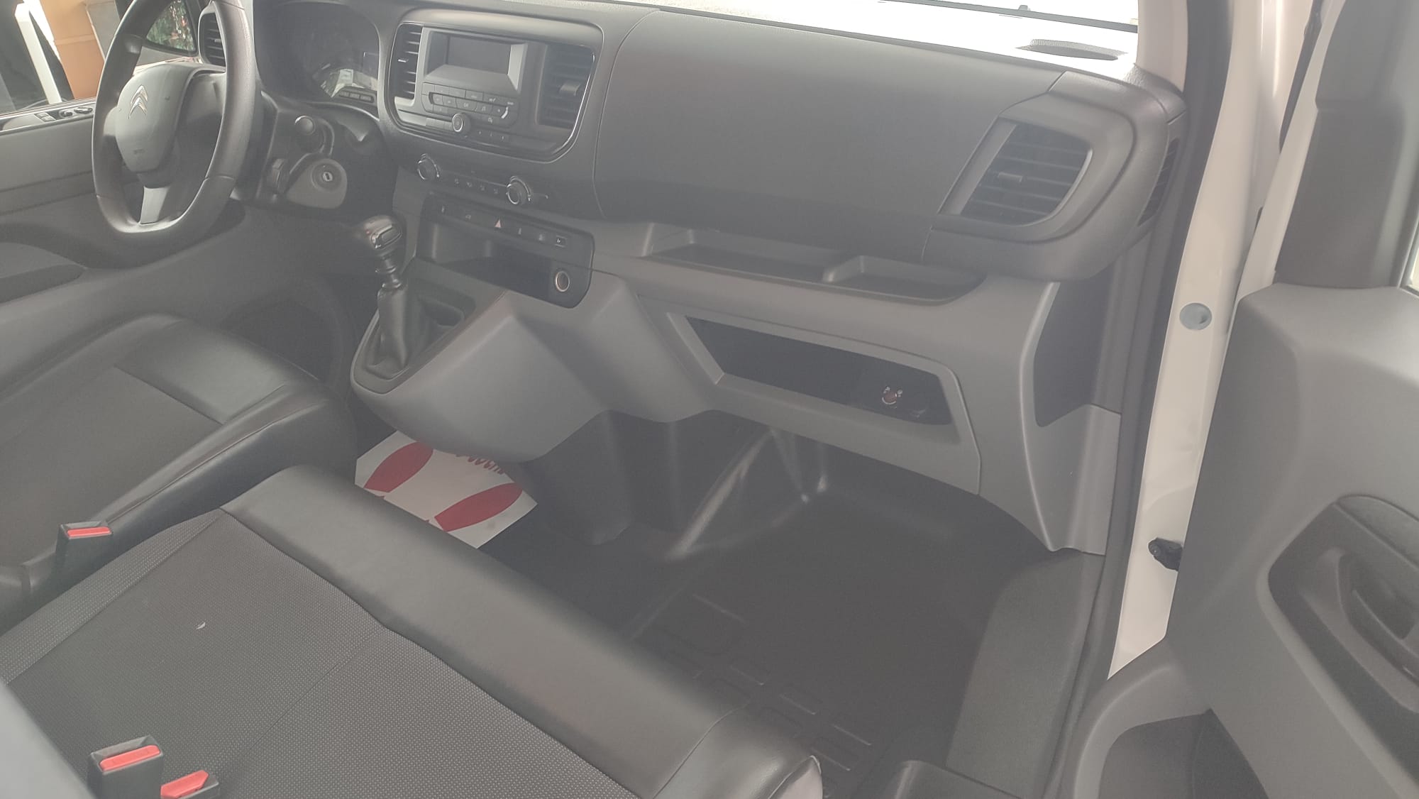 Citroen - Jumpy Talla M BlueHDi interior delantero acompañante